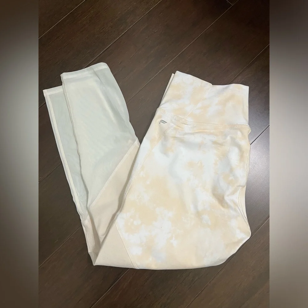Fabletics Honey Milk Zoned-High Waist Leggings Size Large - Picture 3 of 11